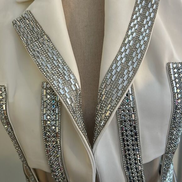 AKIRA WHITE VEST W/RHINESTONES NWT - Picture 2 of 11